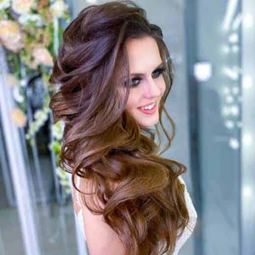 Side Curl hairstyle on wedding