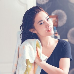 dry hair with towel
