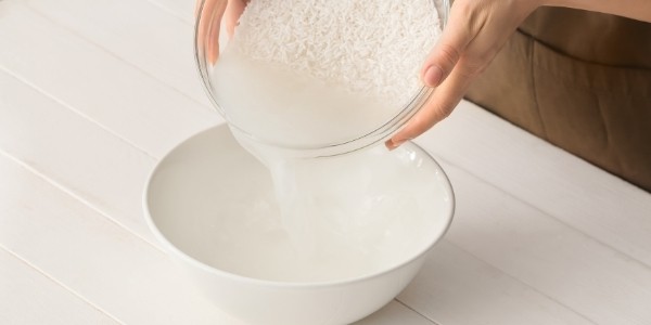 making rice water on the bowl
