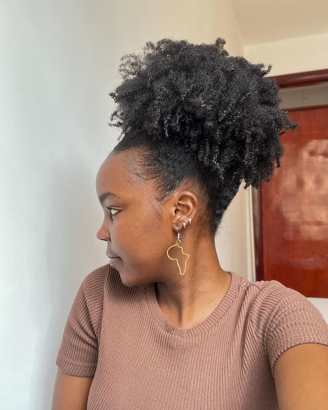 afro puff hairstyle