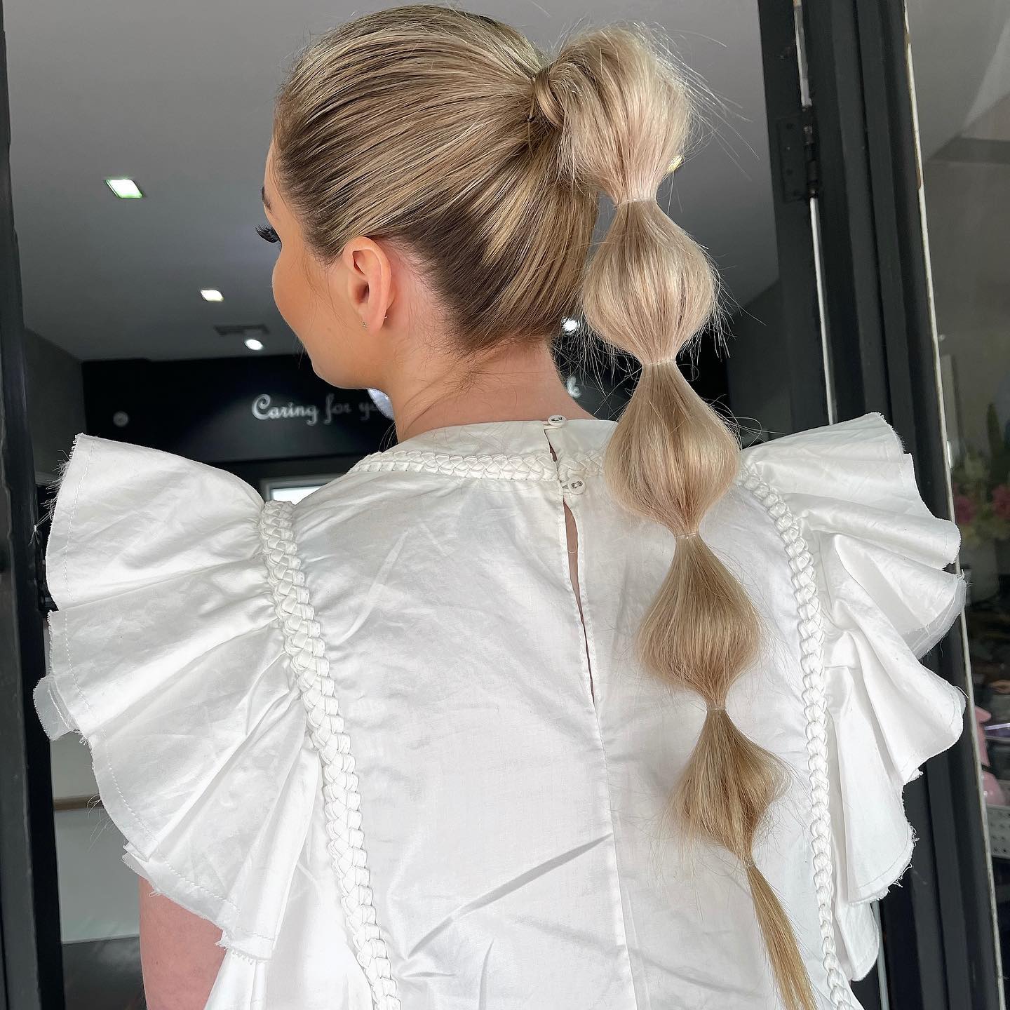 bubble ponytail hairstyle