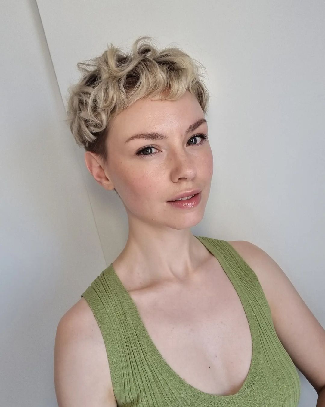 bleached pixie haircut from egle bee